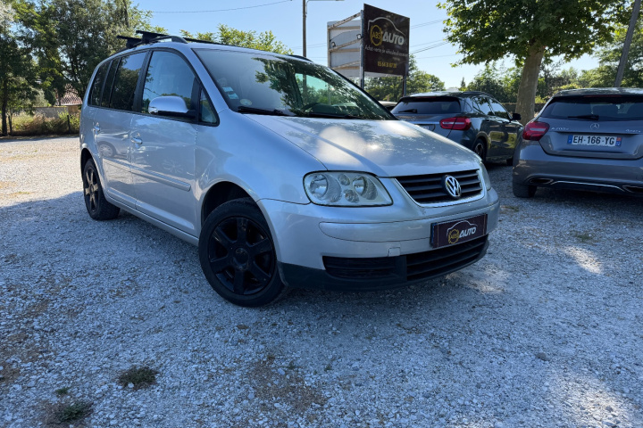 VOLKSWAGEN TOURAN